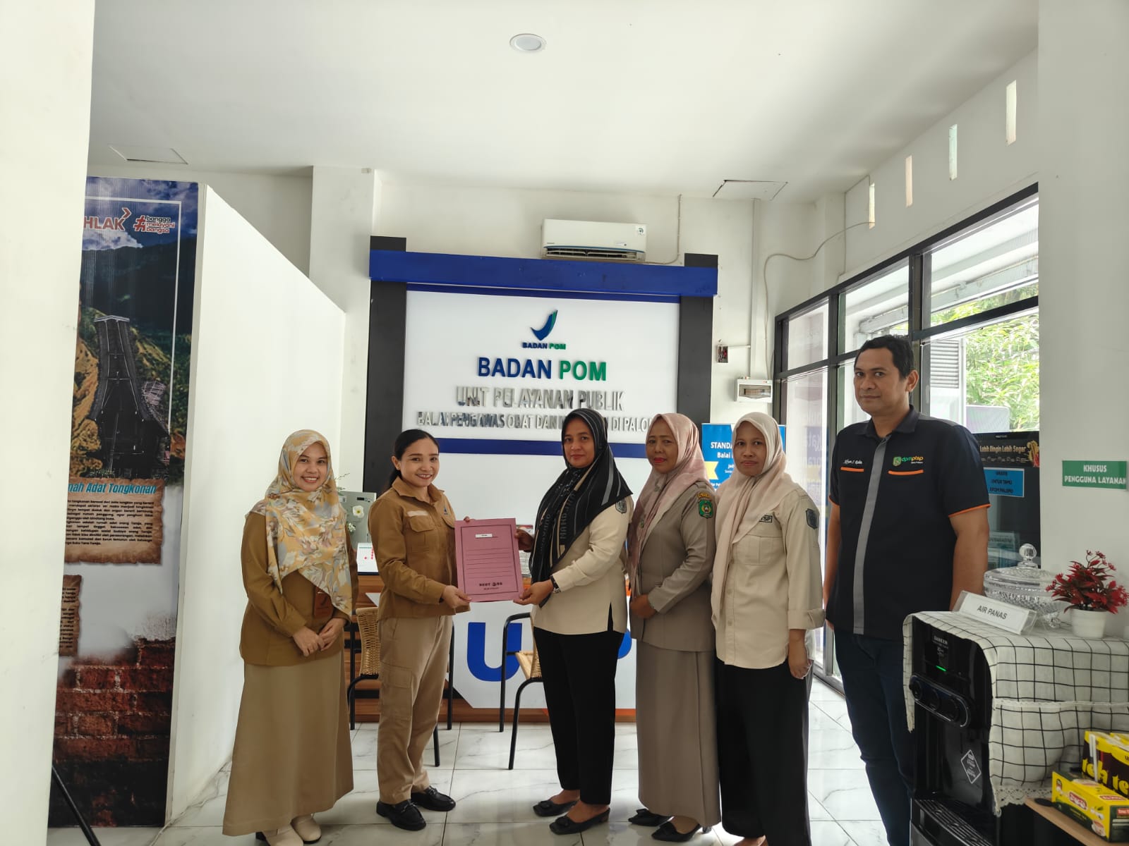 DPMPTSP Palopo Serahkan MoU Perpanjangan Kerja Sama ke BPOM untuk Layanan MPP